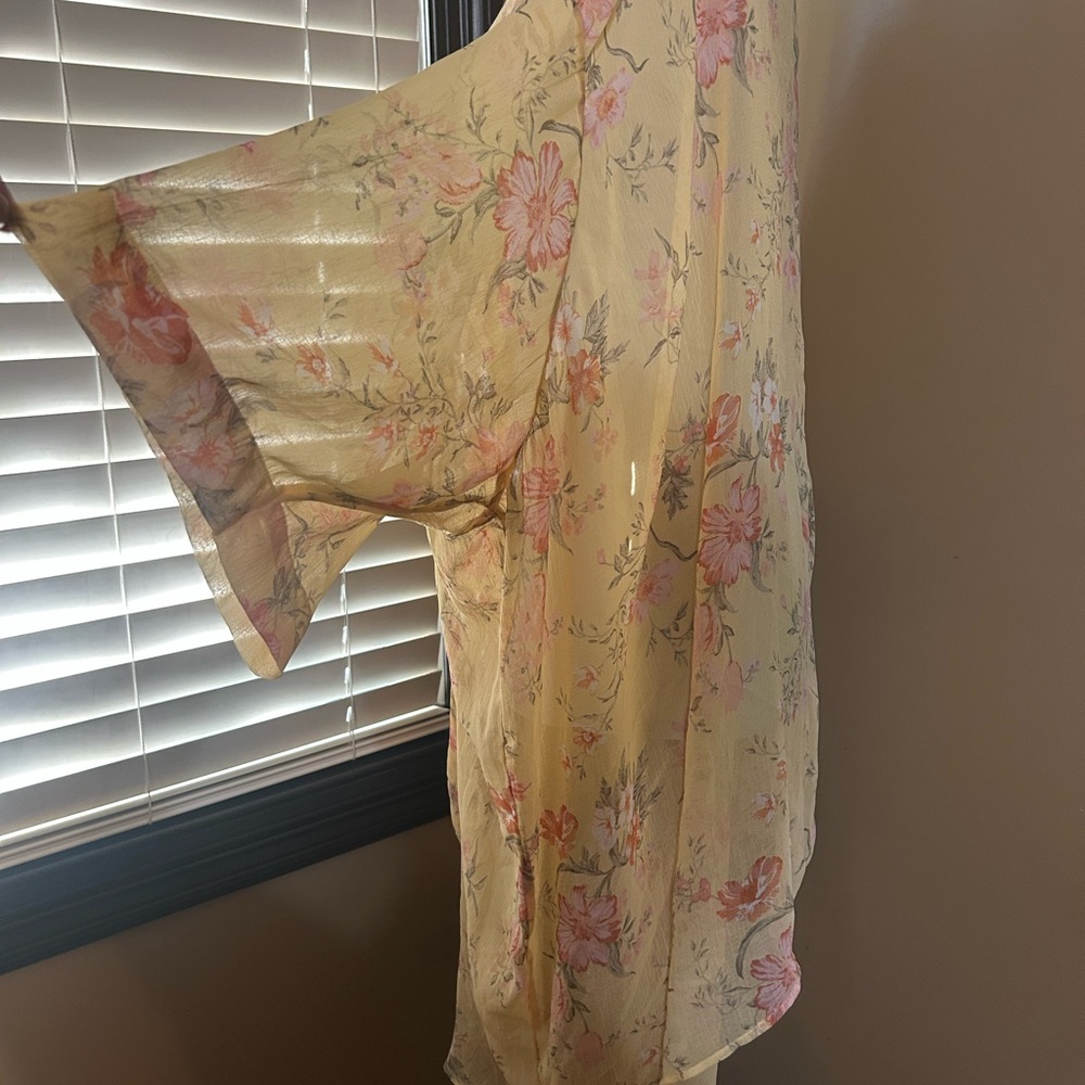 American Eagle Outfitters Yellow Floral Kimono - Picture 3 of 4